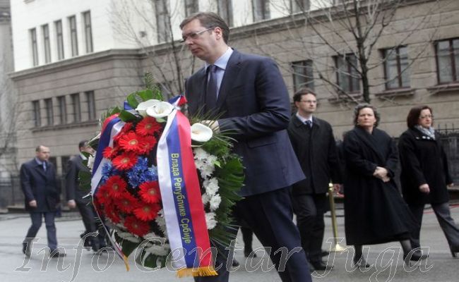 Vučić i članovi Vlade odali poštu premijeru Zoranu Đinđiću