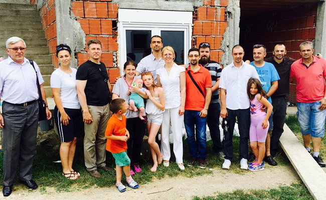 Ugrađena nova stolarija porodici Spasić u Bojniku