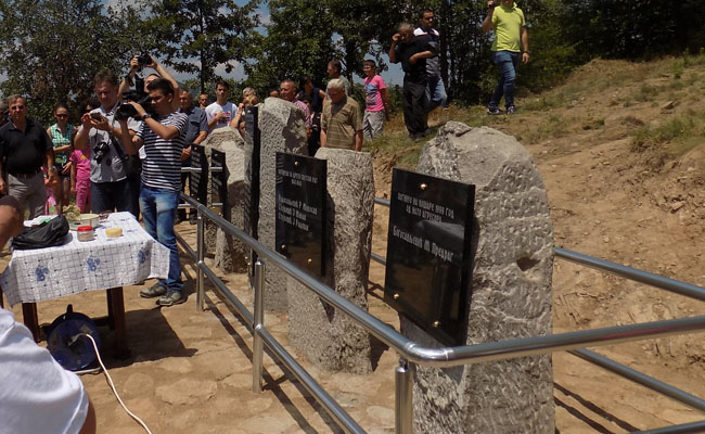 Otkriven spomenik palim borcima u Bogunovcu