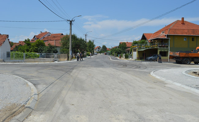 Asfaltirana ulica u naselju Dubočica