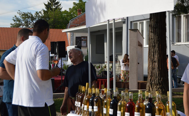 Održan sajam vina i roštilja u Grdelici