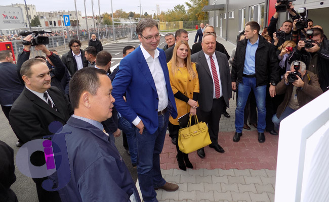 Vučić obišao fabriku "Jura" u Leskovcu
