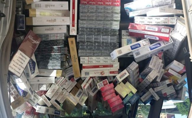 Zaplenjena veća količina cigareta, pirotehničkih sredstava i tekstilne robe.