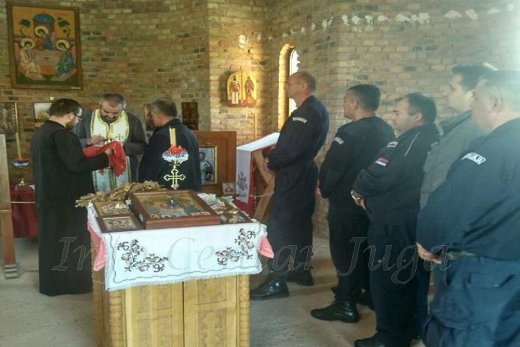 Arsić i sveštenici povodom Vaskrsa obišli pripadnike policije na administrativnoj liniji sa KiM