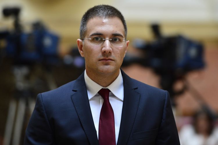 Stefanović zatražio podršku medija kako bi se Srbija zaštitila od reketaša