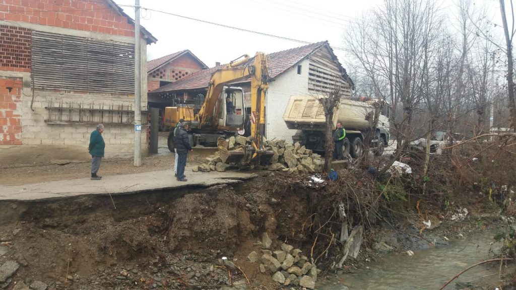 Počela sanacija klizišta u selu Donja Lomnica kod Vlasotinca
