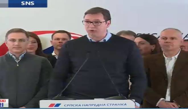 Vučić proglasio ubedljivu pobedu
