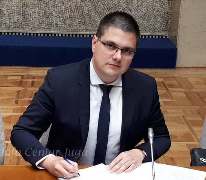 Bogdanović potpisao ugovor sa ministrom Ružićem o dodeli sredstava iz Fonda za lokal