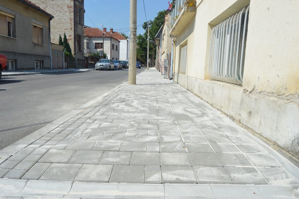Rekonstrukcija trotoara u Leskovcu