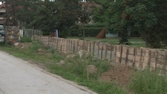 Sređuje se ograda u školi Radoje Domanović u Bošnjacu