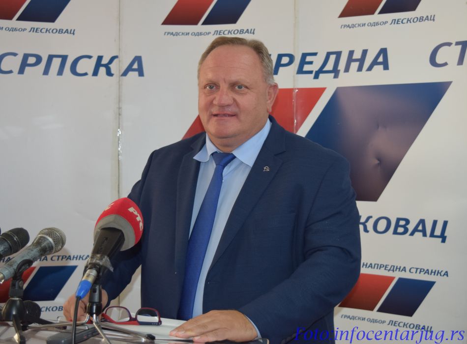 Gradonačelnik Leskovca čestitao praznik 8. mart