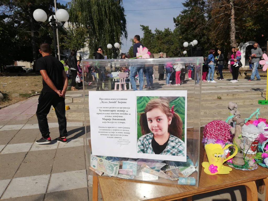 Mališani iz vrtića u Bojniku sa vaspitačima priredili humanitarnu prodajnu izložbu