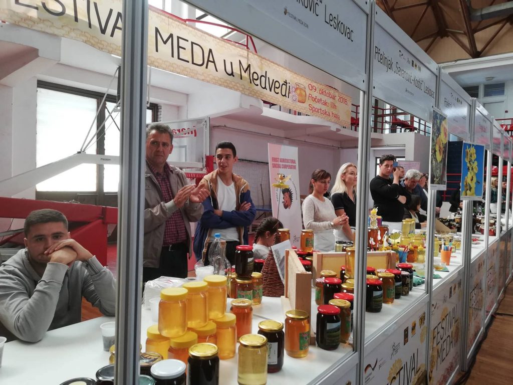 Oko 40 izlagača na prvom festivalu meda u Medveđi