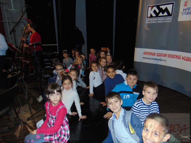 MEDVEĐA: Novogodišnji koncert učenika Muzičke škole