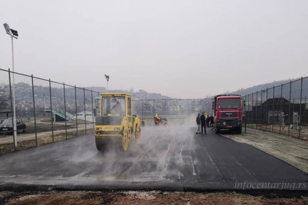 LEBANE: Završeno asfaltiranje teniskog terena