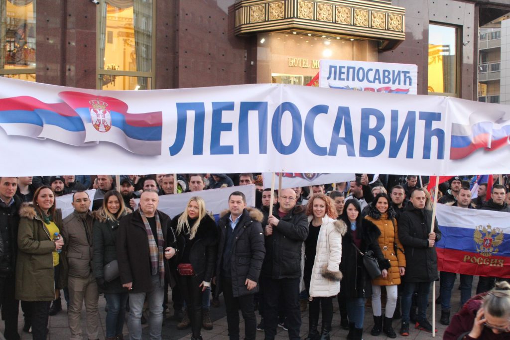 Građani opštine Leposavić nosili najveći transparent „LEPOSAVIĆ“ na dočeku Putina