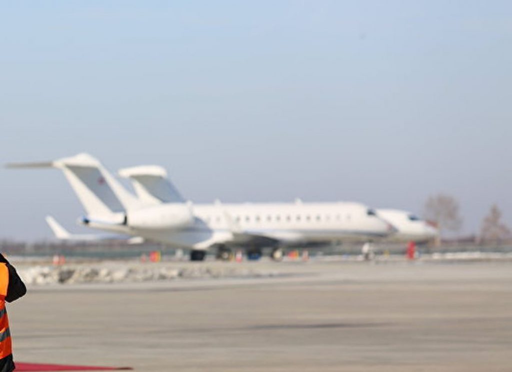 Avion sa ruskim privrednicima sleteo na beogradski aerodrom