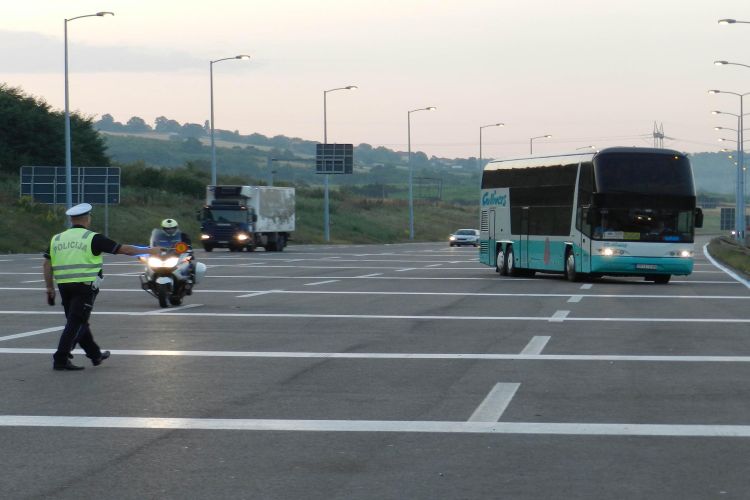 Saobraćajna policija sprovešće pojačanu kontrolu organizovanog prevoza dece autobusima
