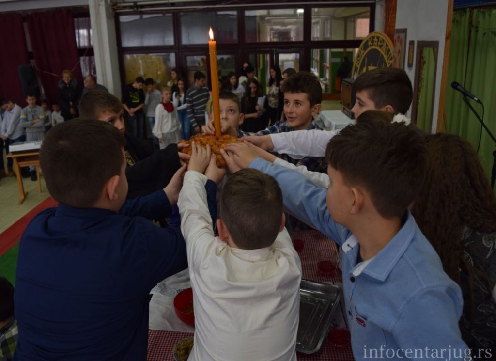 Obeležena slava Sveti Sava u OŠ „Vuk Karadžić“ (FOTO)