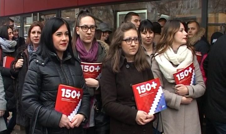Omladina SNS-a u Leskovcu predstavila brošuru „150- Prvih 6 godina borbe za bolji život u Srbiji“