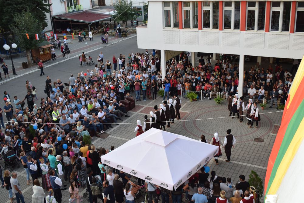 Večeras završno veče Festivala folklora u Lebanu sa ansamblima iz Bugarske, Makedonije, Leposavića…