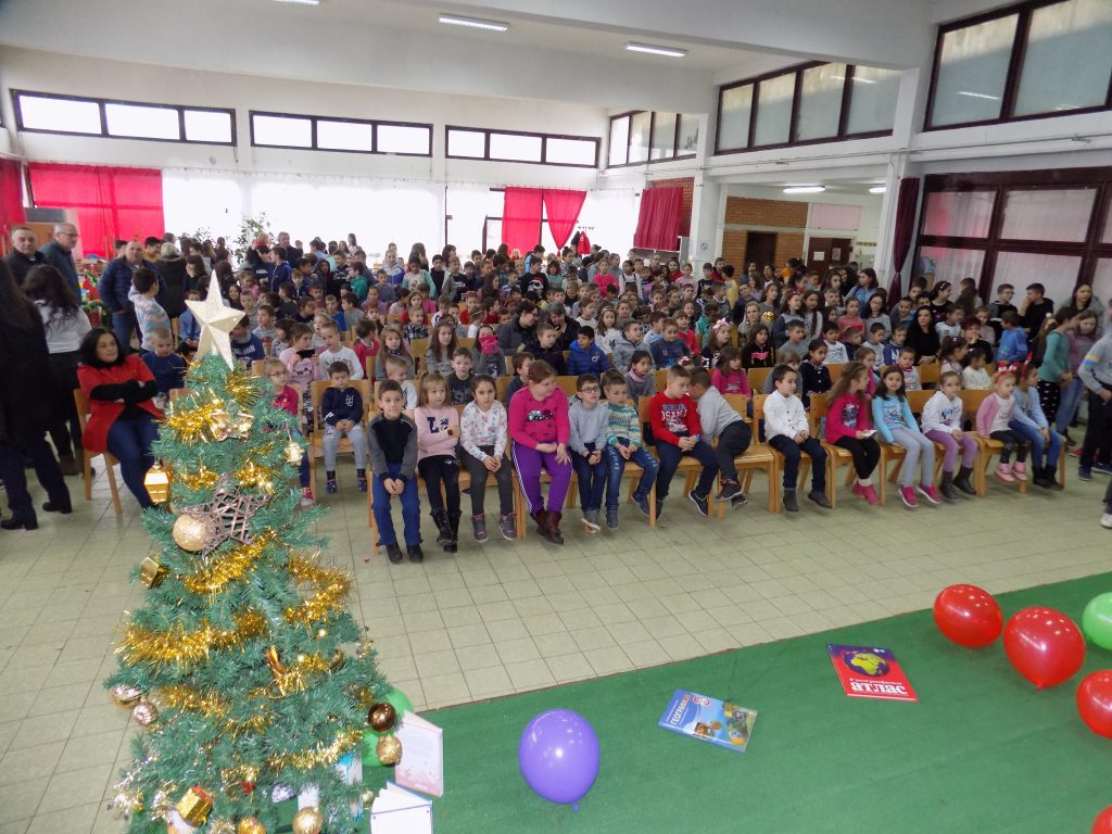 Osnovna škola „Vuk Karadžić“ u Lebanu organizovala Novogodišnji bazar