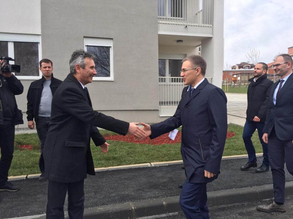 Ministar Stefanović uručio u Vranju ključeve za 39 stanova pripadnicima snaga bezbednosti