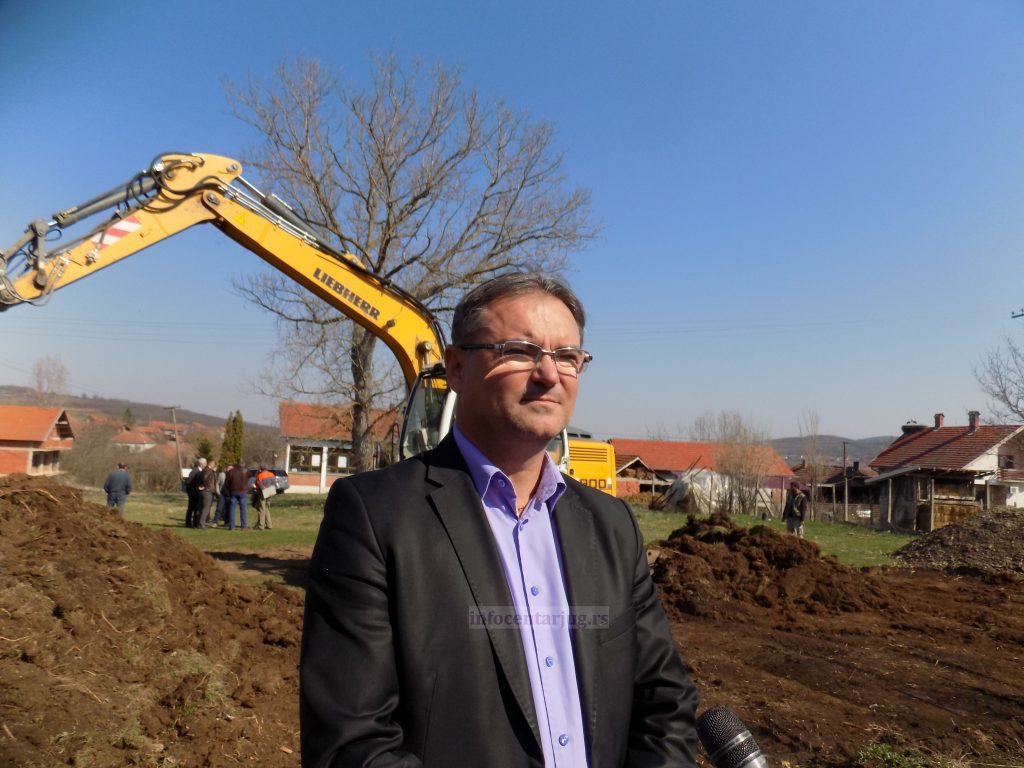 U selu Kacabać počela izgradnja sportskog terena