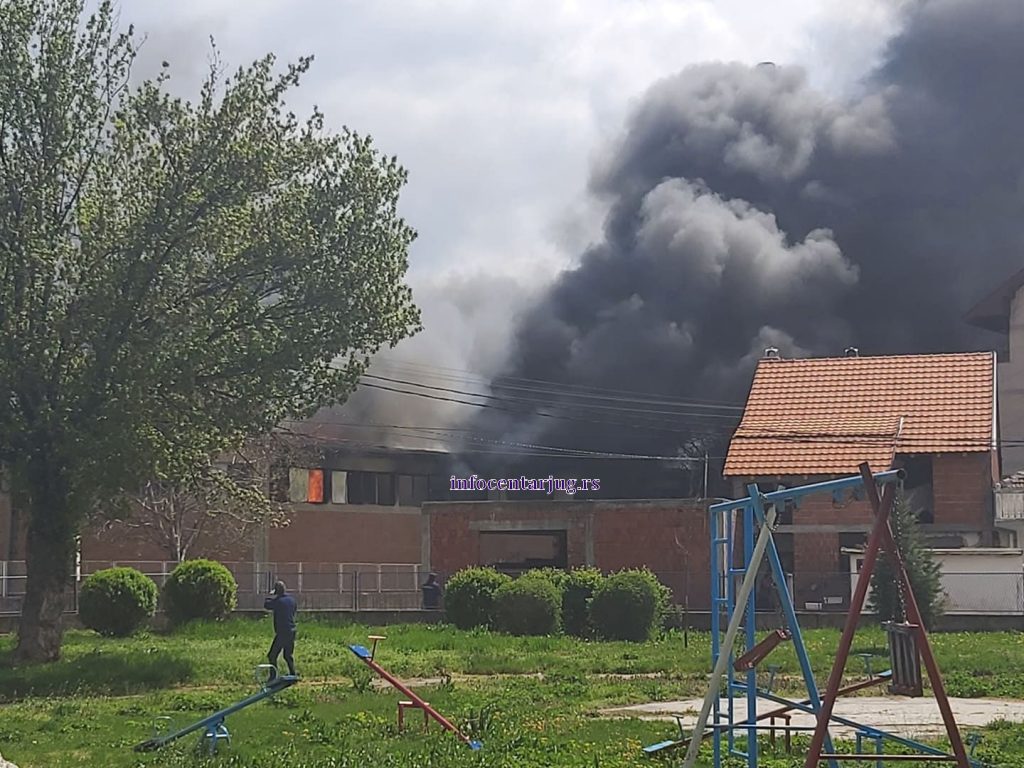 Požar u magacinima Republičkih robnih rezervi u Leskovcu