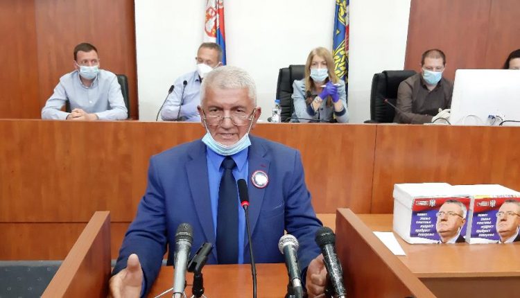 Srpska radikalna stranka predala je danas listu kandidata za izbor odbornika Skupštine grada Leskovca