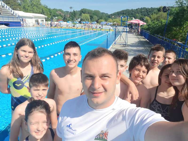 Plivački klub „Leskovac“ osvojio 21 medalju na Međunarodnom takmičenju „PETNICA CUP“ u Valjevu