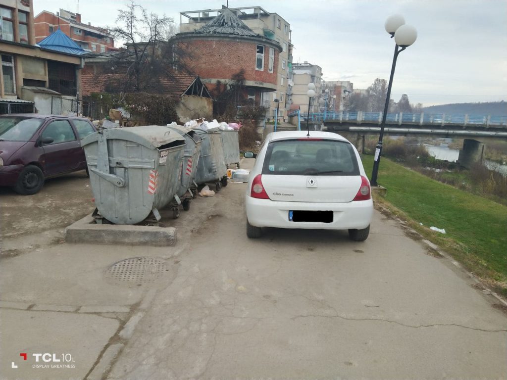 PWW Lebane uputio apel građanima da ne parkiraju vozila blizu kontejnera