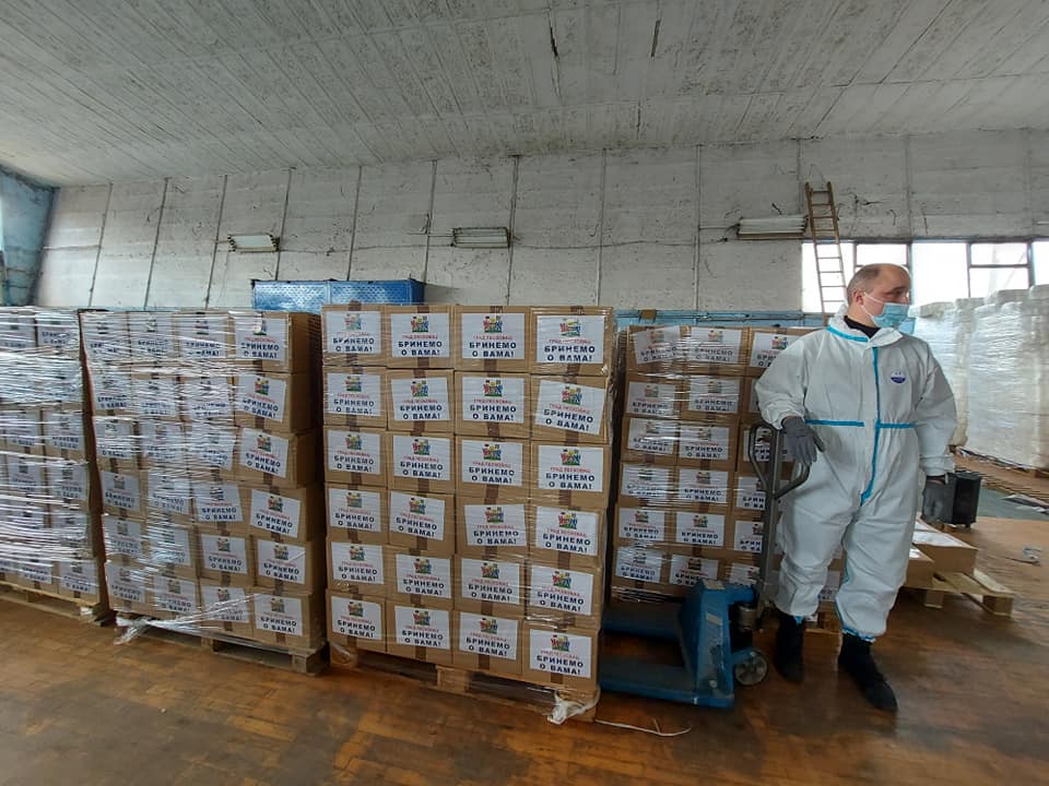 U Leskovcu počelo pakovanje paketa pomoći za penzionere sa najnižim primanjima