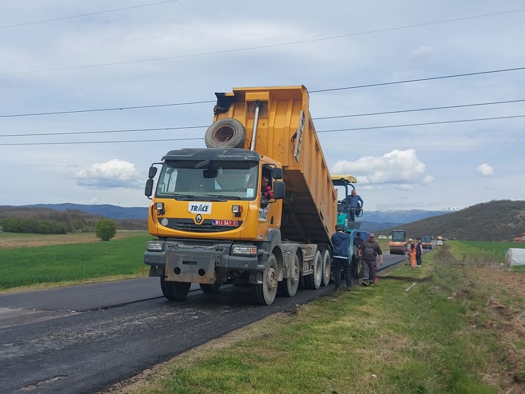 Gradonačelnik Cvetanović danas obišao radove na asfaltiranju deonici puta od mosta u Manojlovcu prema Gornjoj Slatini