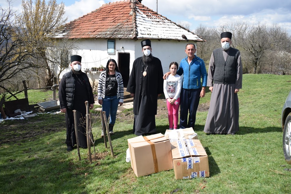 Episkop niški G. Arsenije posetio parohije u Medveđi