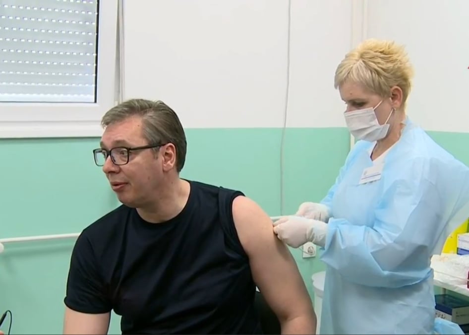 Predsednik Srbije primio je drugu dozu vakcine u Pukovcu