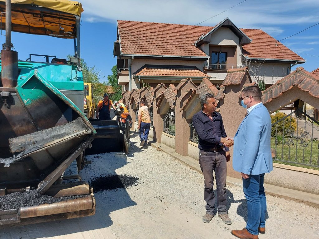 Predsednik Bogdanović obišao završne radove u Pertatu i najavio novo asfaltiranje za selo Togočevce
