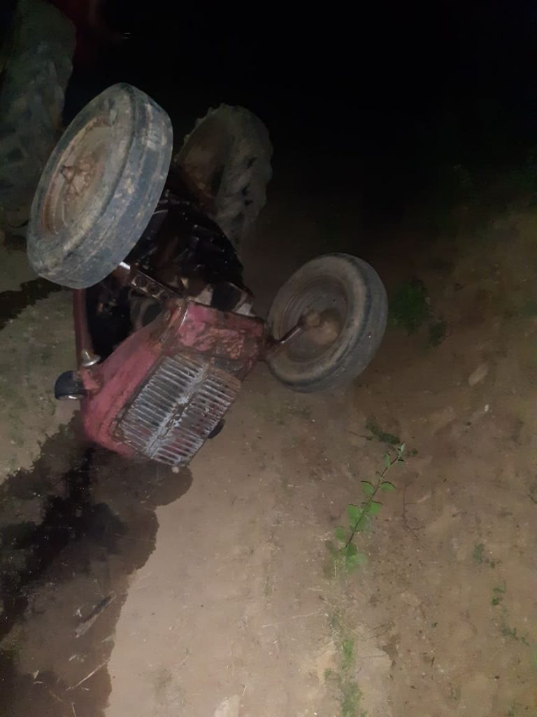 Prevrnuo se traktor kojim je upravljao šezdesetjednogodišnji muskarac iz Šumana