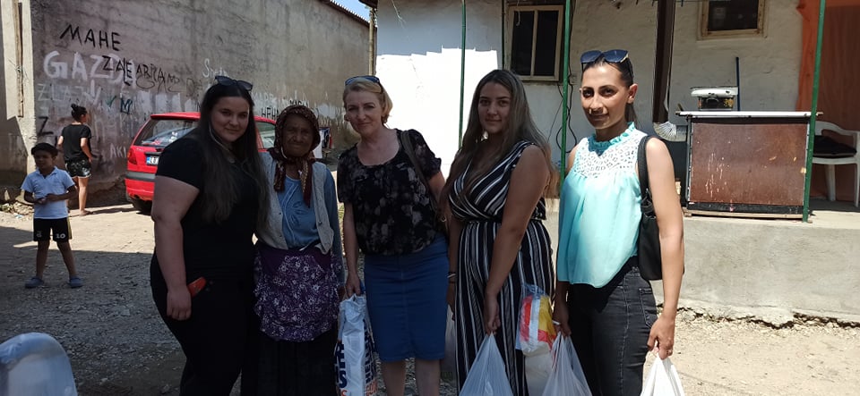Aktiv žena Povereništva SNS Lebane uručio pomoć Smilji Durmišević iz Bošnjaca
