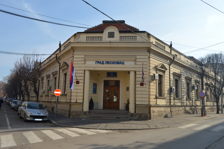Grad Leskovac isplatio troškove prevoza za zaposlene u oblasti obrazovanja