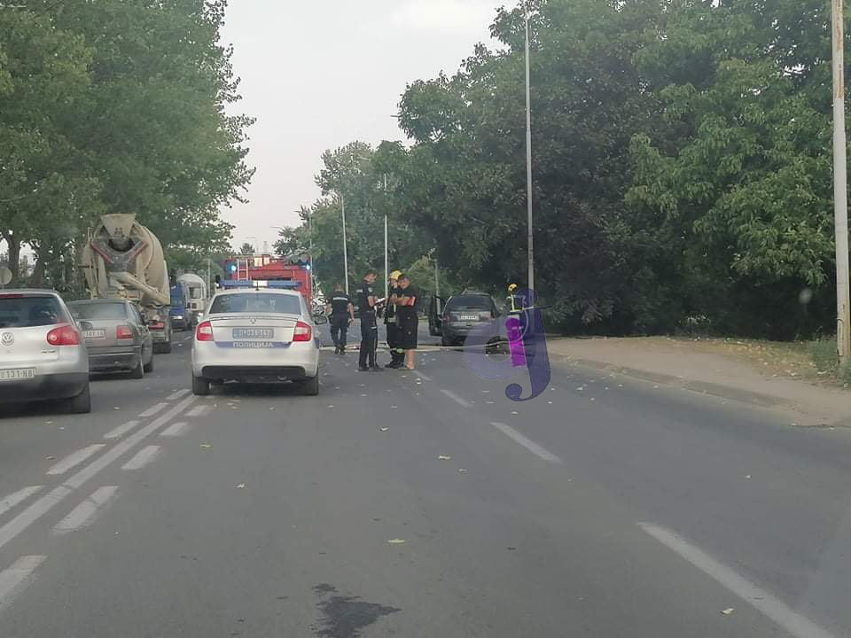 Leskovac: Zapalio se automobil u toku vožnje