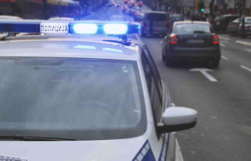 Sedamnaestogodišnjak ukrao auto u Leskovcu, policija pronašla auto i vratila vlasniku