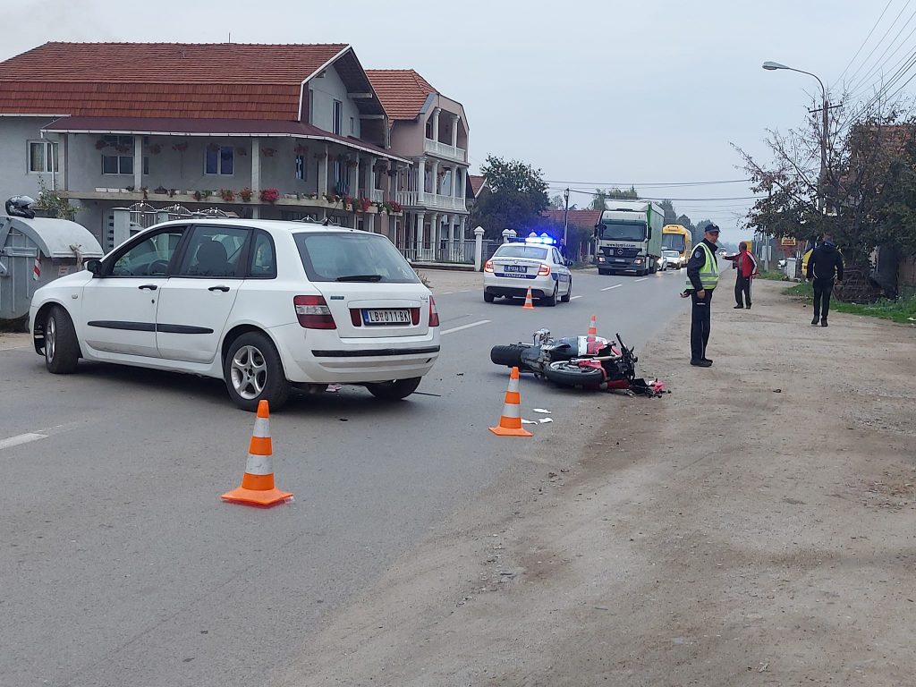 Sudarili se motor i automobil u lebanskom selu Konjino