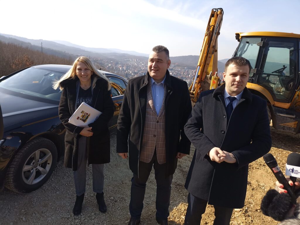 Ministar Husein Memić obišao radove na izgradnji turističko-rekreativnog parka Čukljenik u Lebanu za koje je resorno ministarstvo opredelilo 30 miliona dinara