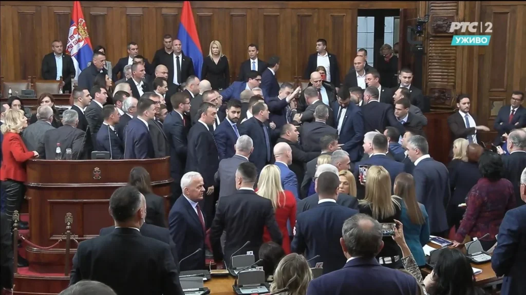Vučić: Poslanici opozicije napravili cirkus u parlamentu i naneli ogromnu štetu Srbiji