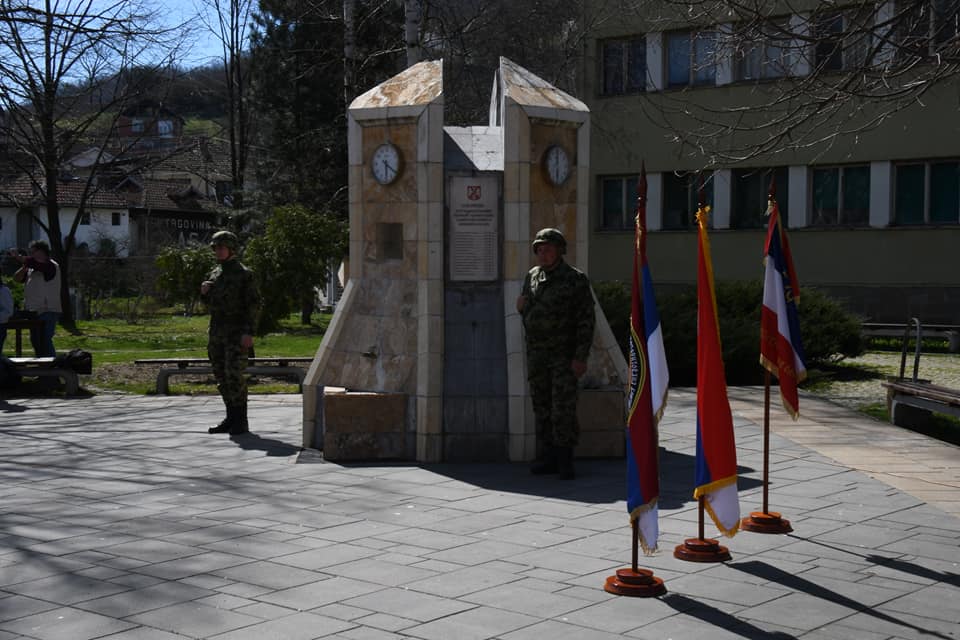 U Medveđi ispred spomen česme održan komemorativni skup u čast stradalim borcima iz opštine Medveđa i svih poginulih u NATO agresiji 1999. godine