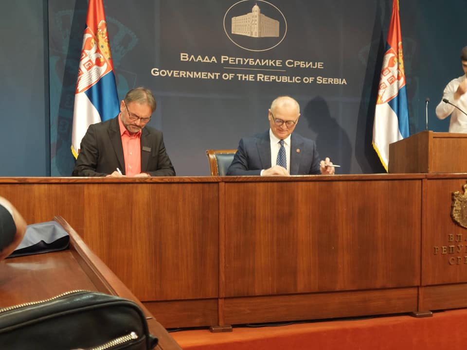 Ministar Vesić i predsednik opštine Bojnik potpisali ugovor o izgradnji amfiteatra na platou kod sportske hale