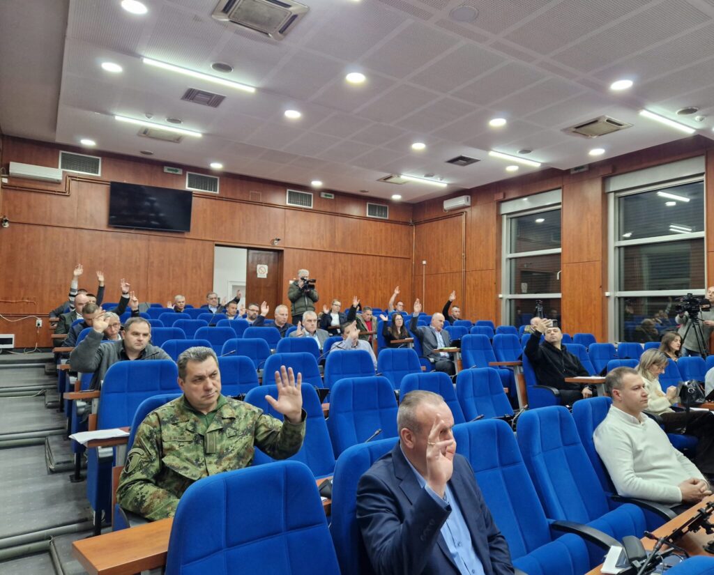 U Leskovcu sednica Štaba za vanredne situacije zakazana zbog evakcuacije stanovništva zbog urušenja potpornog zida