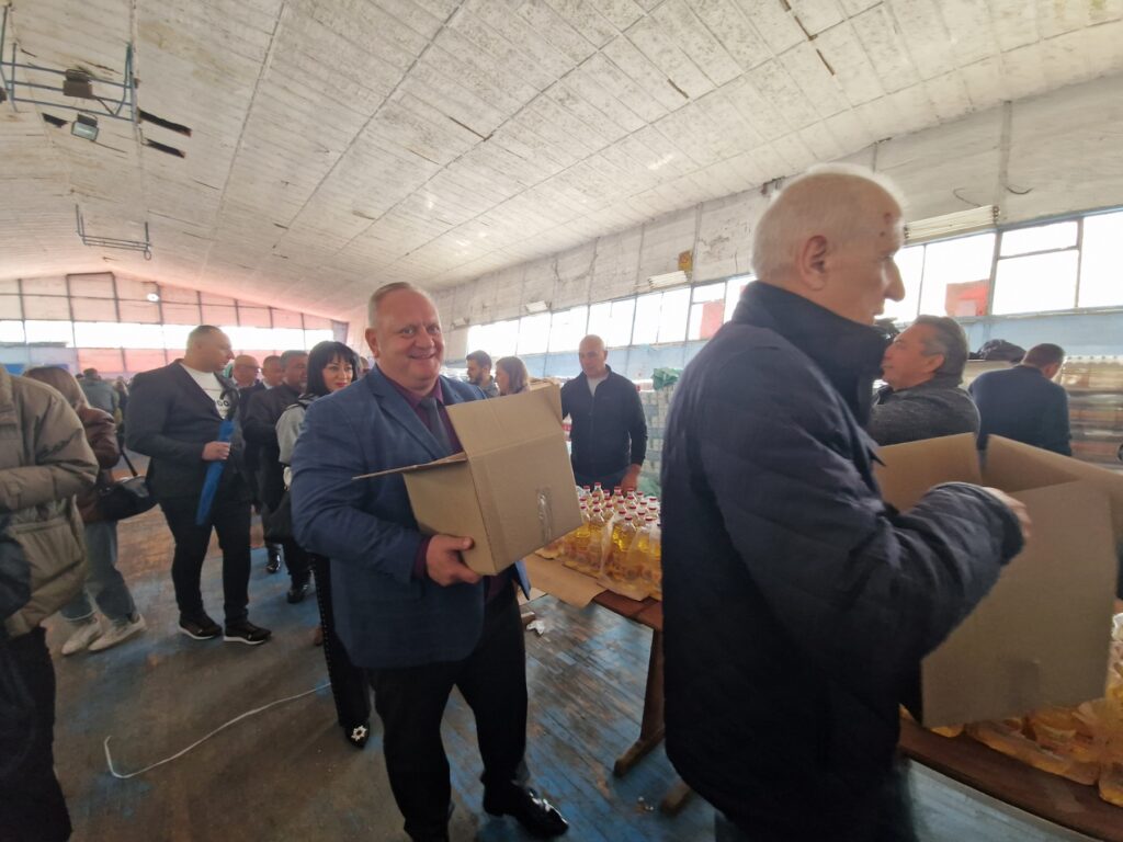 Nastavljeno pakovanje i distribucija paketa pomoći za penzionere i socijalno ugrožene na teritoriji grada Leskovca