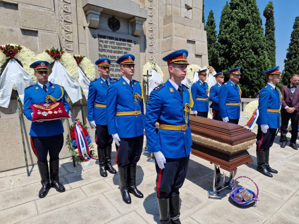 Uz vojne počasti i himnu „Bože pravde“ juče na Zejtinliku u Solunu sahranjen Đorđe Mihailović